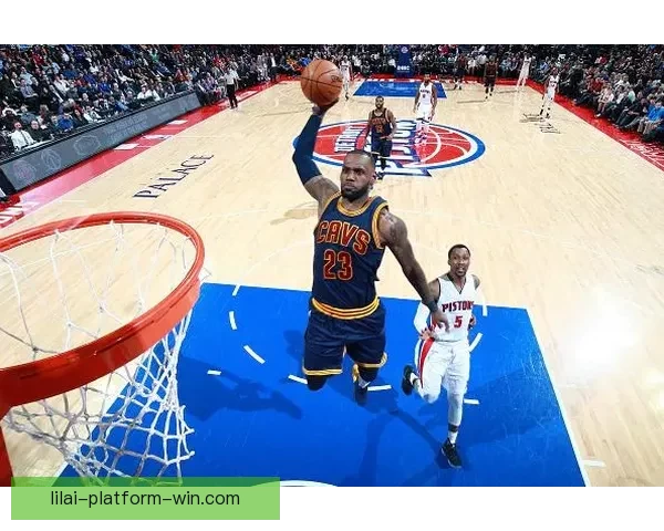 詹姆斯本赛季85次扣篮超前两季获赞退役后应拿五千万年薪